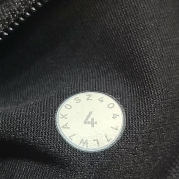 Lululemon Run Times Short II 4” Inseam Black Size 4 Womens - Picture 5 of 8